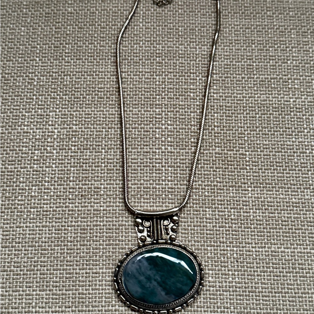 URBAN OUTFITTERS Blue stone Medallion necklace